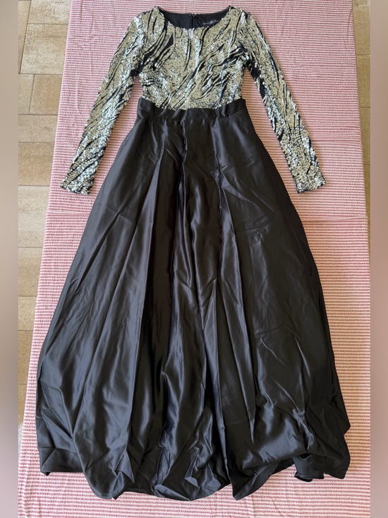 Betsy & Adam Dresses & Skirts - Betsy & Adam Sequin Long Sleeve A Line Ball Gown 8 Black Silver Formal Dress